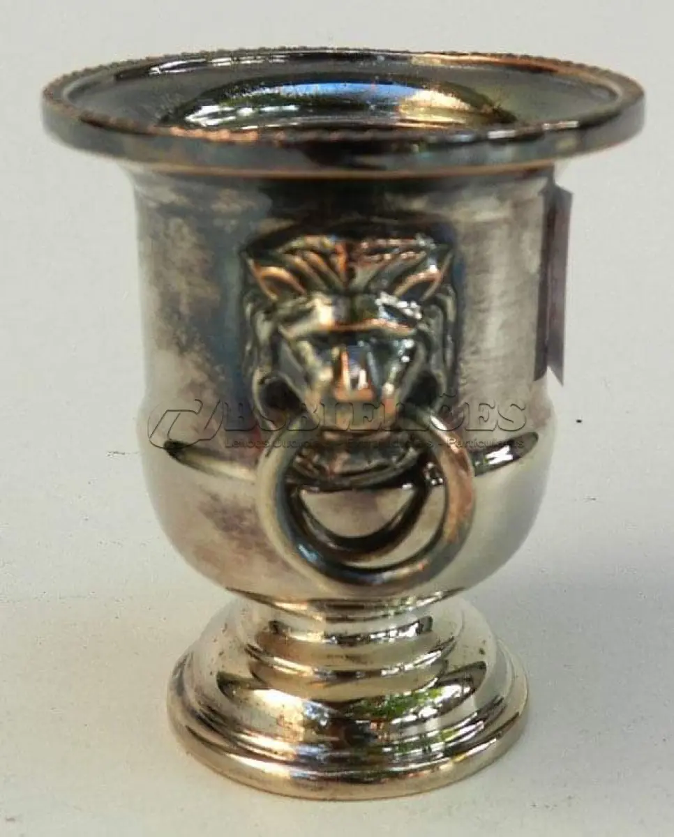 LOTE 128 - RARO PORTA CIGARROS DE METAL PRATEADO  DIÂMETRO 6CM E ALTURA 8CM (NO ESTADO)