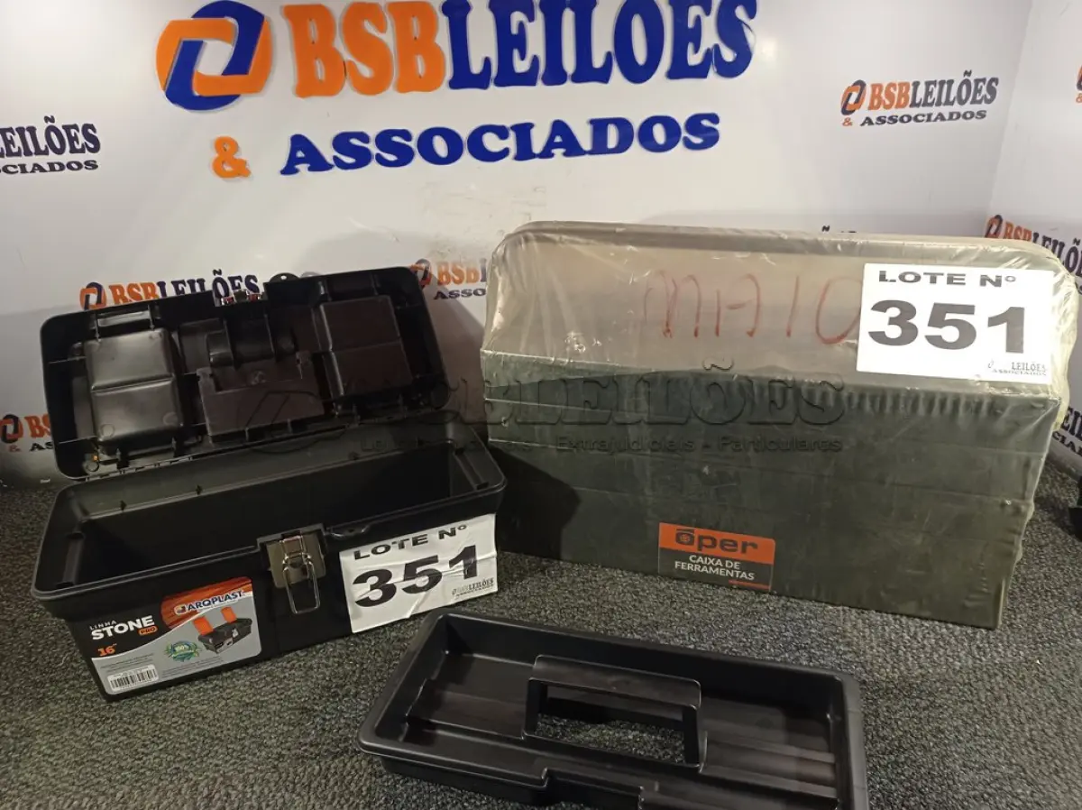 LOTE 351 - 02 – CAIXAS DE FERRAMENTAS (NO ESTADO, NÃO SABEMOS SE FUNCIONA. LEILÃO NÃO TEM GARANTIA E NEM DEVOLUÇÃO, SUJEITO A POSSÍVEIS AVARIAS VISÍVEIS/OCULTAS E/OU AUSÊNCIA DE COMPONENTES)