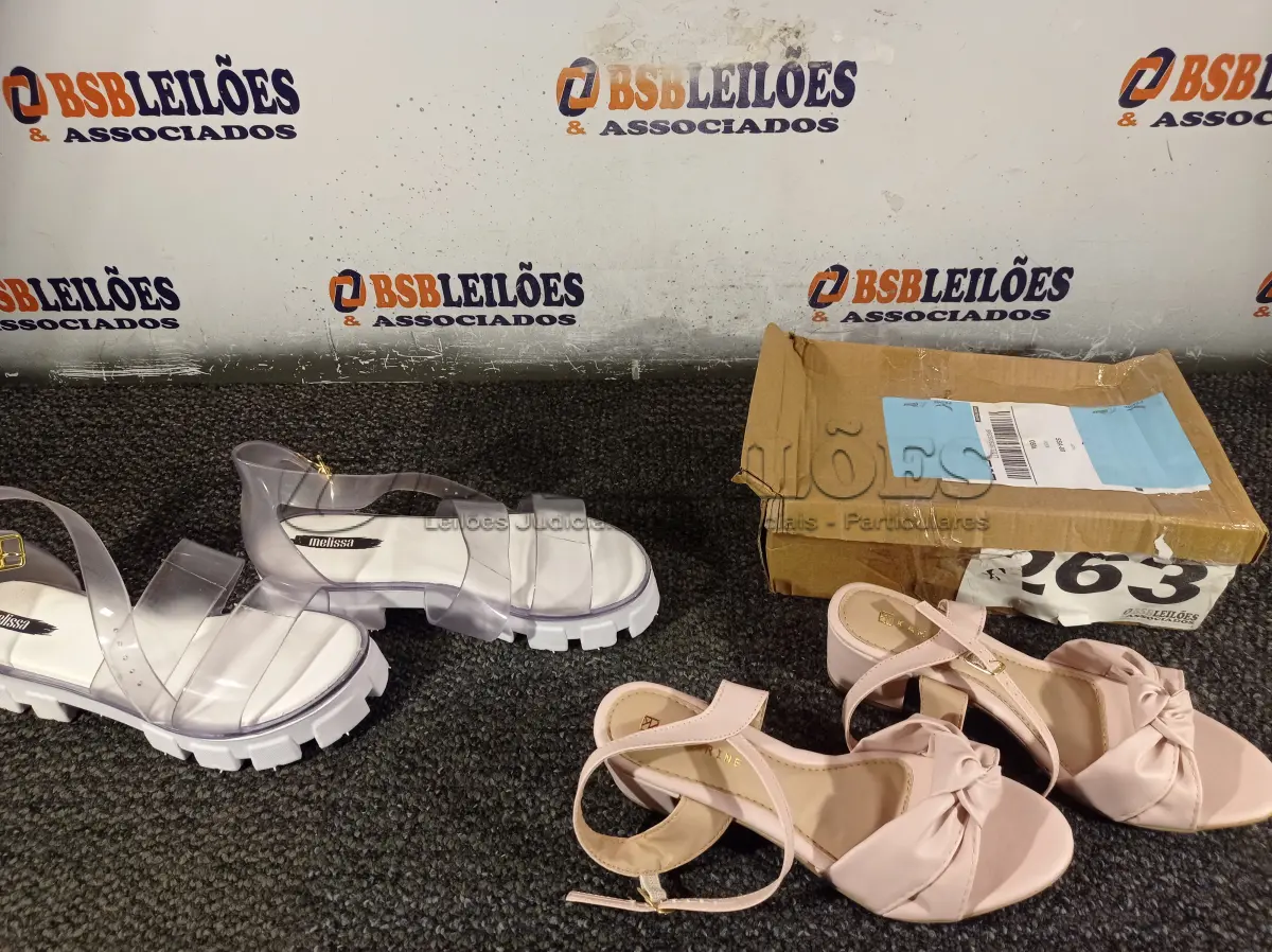 LOTE 263 - 02 – PARES DE CALÇADOS FEMININO Nº 38 (NO ESTADO, NÃO SABEMOS SE FUNCIONA. LEILÃO NÃO TEM GARANTIA E NEM DEVOLUÇÃO, SUJEITO A POSSÍVEIS AVARIAS VISÍVEIS/OCULTAS E/OU AUSÊNCIA DE COMPONENTES)