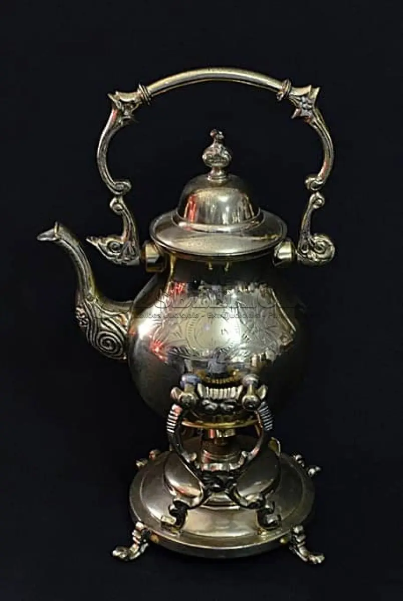 LOTE 172 - SAMOVAR EM BRONZE POLIDO 32 CM DE ALTURA. (NO ESTADO)
