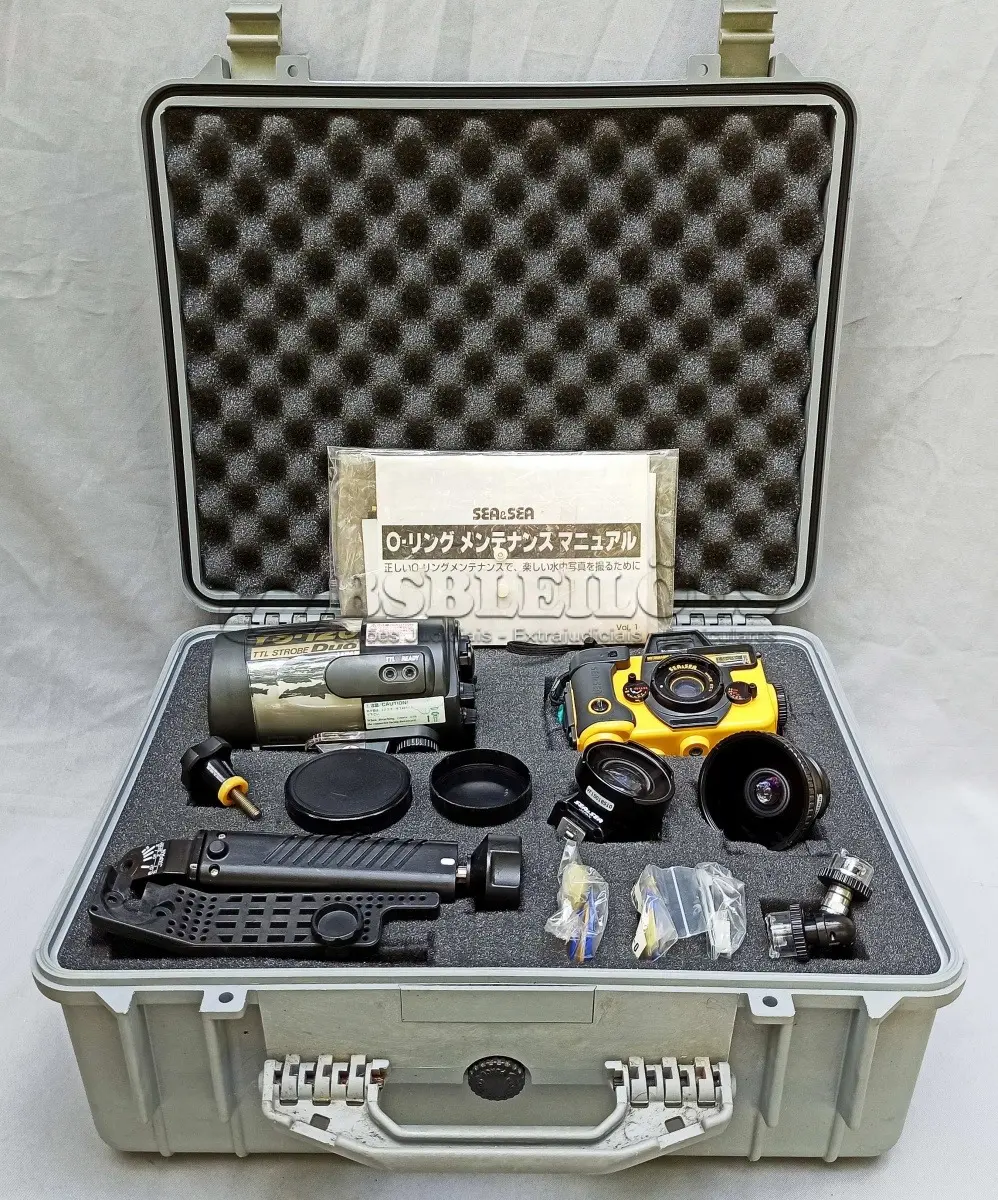 LOTE 135 - KIT MERGULHO FOTOGRAFIA SUBMARINA, SUBAQUÁTICA MARCA SEA & SEA, MODELO MOTOR MARINE II EX IMPORTADA  MADE IN JAPAN, 35 MM, MALETA  MADE IN USA, COMPLETA ASSESSÓRIOS INCLUSIVE ACOMPANHA UM FLASH ESTROBOSCÓPICO SUBAQUÁTICO DA MARCA SEA & SEA, MODELO YS-120, EM BOM ESTADO, NÃO TESTADO E SEM GARANTIAS, ESTA GUARDADA A TEMPOS SEM USO (NO ESTADO)