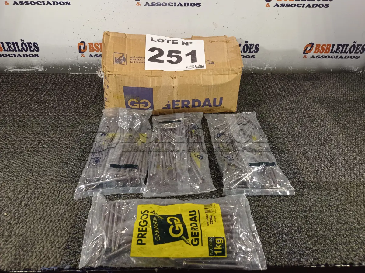 LOTE 251 - 18 KG PREGO GERDAU 22X42 (NO ESTADO, NÃO SABEMOS SE FUNCIONA. LEILÃO NÃO TEM GARANTIA E NEM DEVOLUÇÃO, SUJEITO A POSSÍVEIS AVARIAS VISÍVEIS/OCULTAS E/OU AUSÊNCIA DE COMPONENTES)