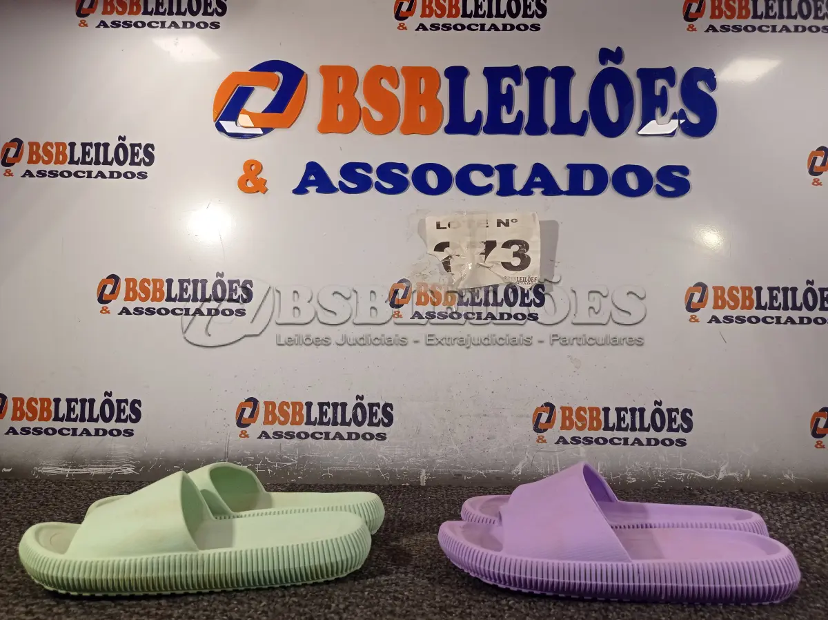 LOTE 273 - 02 – PARES DE CALÇADOS FEMININO Nº 37 (NO ESTADO, NÃO SABEMOS SE FUNCIONA. LEILÃO NÃO TEM GARANTIA E NEM DEVOLUÇÃO, SUJEITO A POSSÍVEIS AVARIAS VISÍVEIS/OCULTAS E/OU AUSÊNCIA DE COMPONENTES)