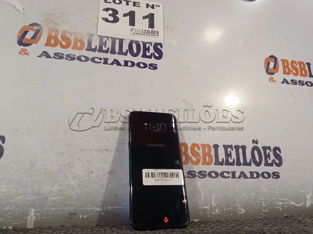 LOTE 311 - 01 – CELULAR SAMSUNG GALAXY S8 (NO ESTADO, NÃO SABEMOS SE FUNCIONA. LEILÃO NÃO TEM GARANTIA E NEM DEVOLUÇÃO, SUJEITO A POSSÍVEIS AVARIAS VISÍVEIS/OCULTAS E/OU AUSÊNCIA DE COMPONENTES)