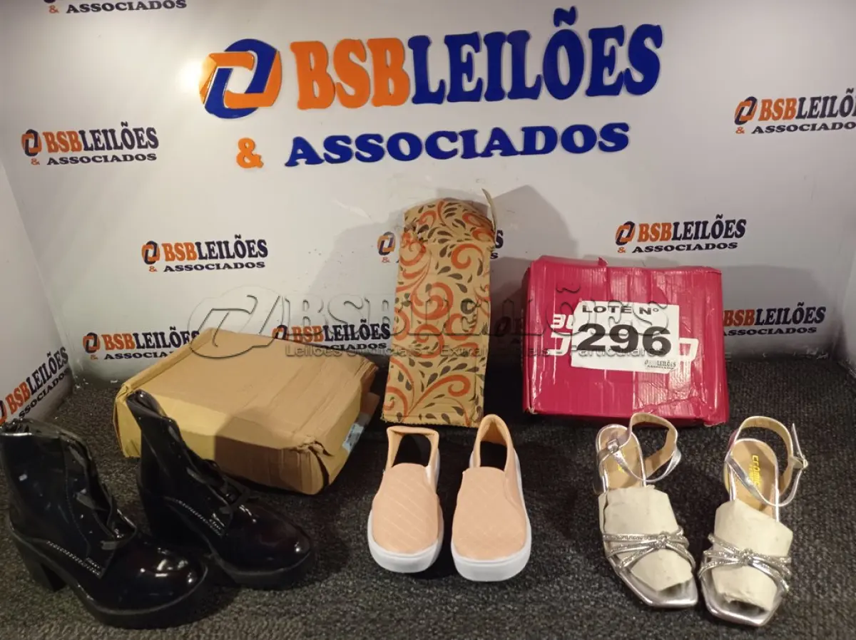 LOTE 296 - 03 – PARES DE CALÇADOS FEMININOS Nº 35 (NO ESTADO, NÃO SABEMOS SE FUNCIONA. LEILÃO NÃO TEM GARANTIA E NEM DEVOLUÇÃO, SUJEITO A POSSÍVEIS AVARIAS VISÍVEIS/OCULTAS E/OU AUSÊNCIA DE COMPONENTES)
