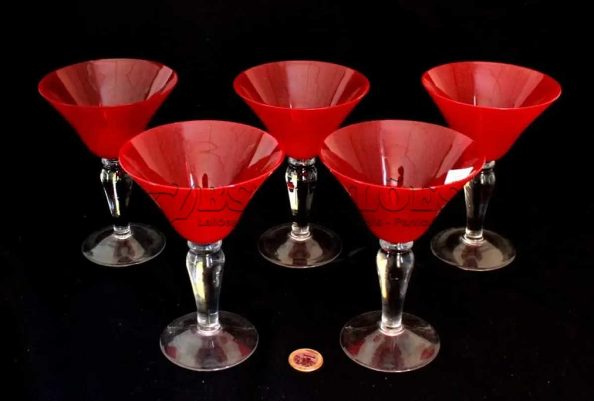 LOTE 099 - 5 TAÇAS PARA CHAMPAGNE, EM CRISTAL DEMI TRANSLÚCIDO ALTURA 17 CM.(NO ESTADO)