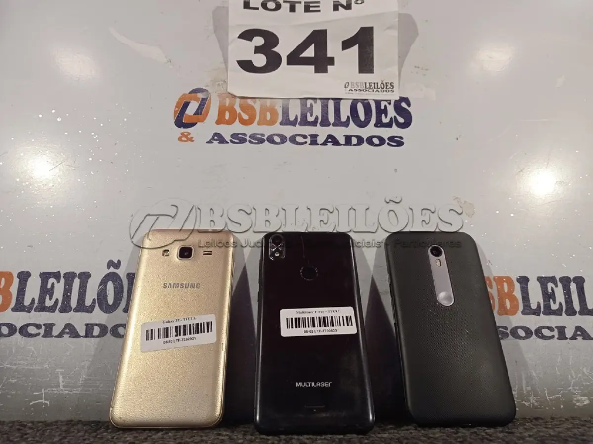 LOTE 341 - 03 – APARELHOS CELULARES DIVERSOS (NO ESTADO, NÃO SABEMOS SE FUNCIONA. LEILÃO NÃO TEM GARANTIA E NEM DEVOLUÇÃO, SUJEITO A POSSÍVEIS AVARIAS VISÍVEIS/OCULTAS E/OU AUSÊNCIA DE COMPONENTES)