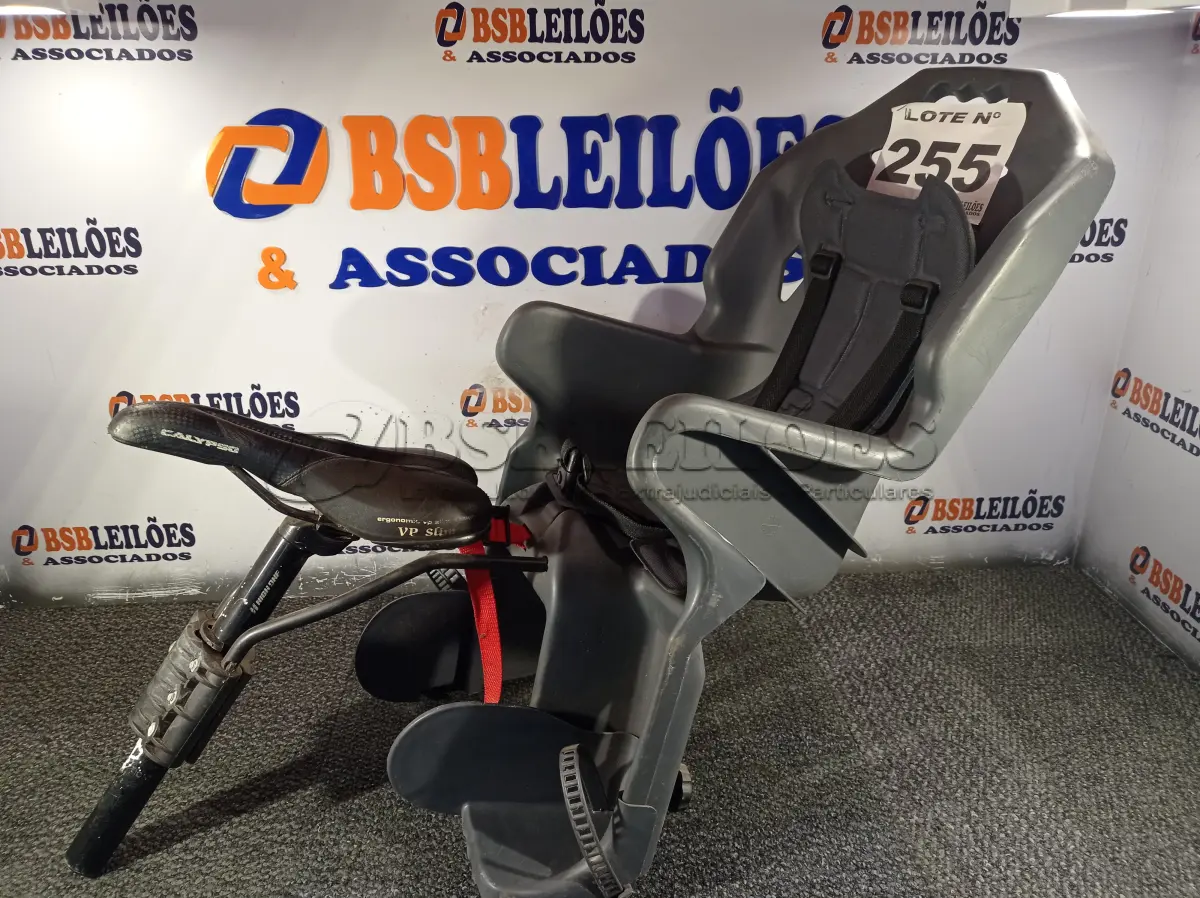 LOTE 255 - 01 - CADEIRINHA CRIANÇA BIKE TRASEIRA (NO ESTADO, NÃO SABEMOS SE FUNCIONA. LEILÃO NÃO TEM GARANTIA E NEM DEVOLUÇÃO, SUJEITO A POSSÍVEIS AVARIAS VISÍVEIS/OCULTAS E/OU AUSÊNCIA DE COMPONENTES)