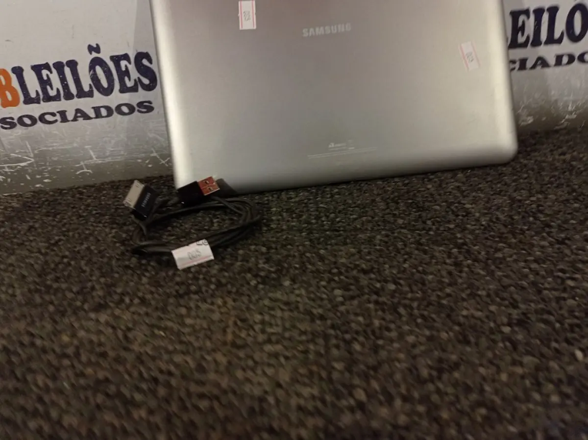 LOTE 090 - 01 TABLETE SAMSUNG TAB 2  16GB, WIFI, MODELO GT-P5110 (NO ESTADO, NÃO SABEMOS SE FUNCIONA. LEILÃO NÃO TEM GARANTIA E NEM DEVOLUÇÃO, SUJEITO A POSSÍVEIS AVARIAS VISÍVEIS/OCULTAS E/OU AUSÊNCIA DE COMPONENTES)