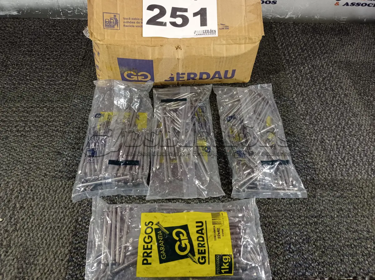LOTE 251 - 18 KG PREGO GERDAU 22X42 (NO ESTADO, NÃO SABEMOS SE FUNCIONA. LEILÃO NÃO TEM GARANTIA E NEM DEVOLUÇÃO, SUJEITO A POSSÍVEIS AVARIAS VISÍVEIS/OCULTAS E/OU AUSÊNCIA DE COMPONENTES)