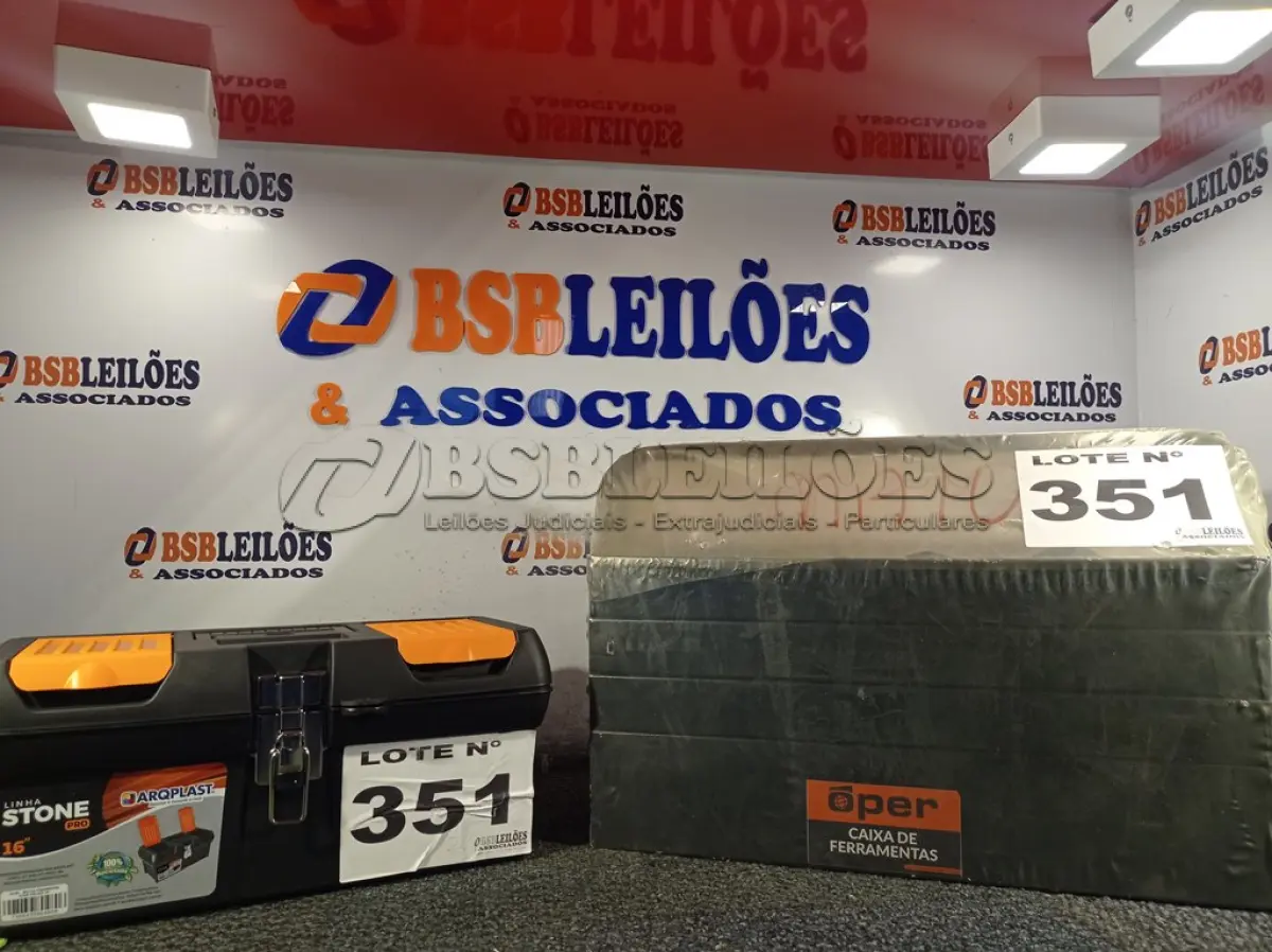 LOTE 351 - 02 – CAIXAS DE FERRAMENTAS (NO ESTADO, NÃO SABEMOS SE FUNCIONA. LEILÃO NÃO TEM GARANTIA E NEM DEVOLUÇÃO, SUJEITO A POSSÍVEIS AVARIAS VISÍVEIS/OCULTAS E/OU AUSÊNCIA DE COMPONENTES)