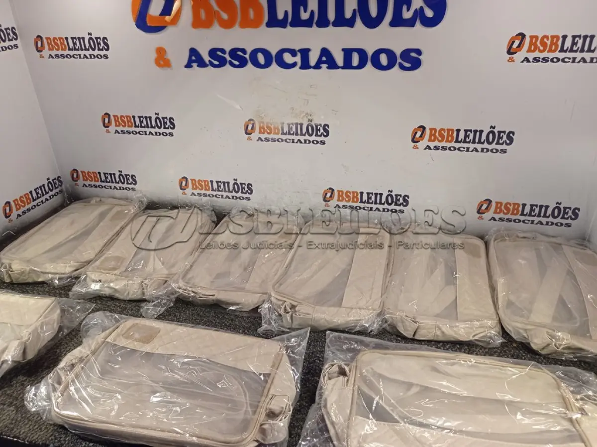 LOTE 327 - 13 - BOLSAS NECESSAIRE LIPO MANUAL CORPS LIGNEA E 04 BOLSAS DIVERSAS. (NO ESTADO, NÃO SABEMOS SE FUNCIONA. LEILÃO NÃO TEM GARANTIA E NEM DEVOLUÇÃO, SUJEITO A POSSÍVEIS AVARIAS VISÍVEIS/OCULTAS E/OU AUSÊNCIA DE COMPONENTES)