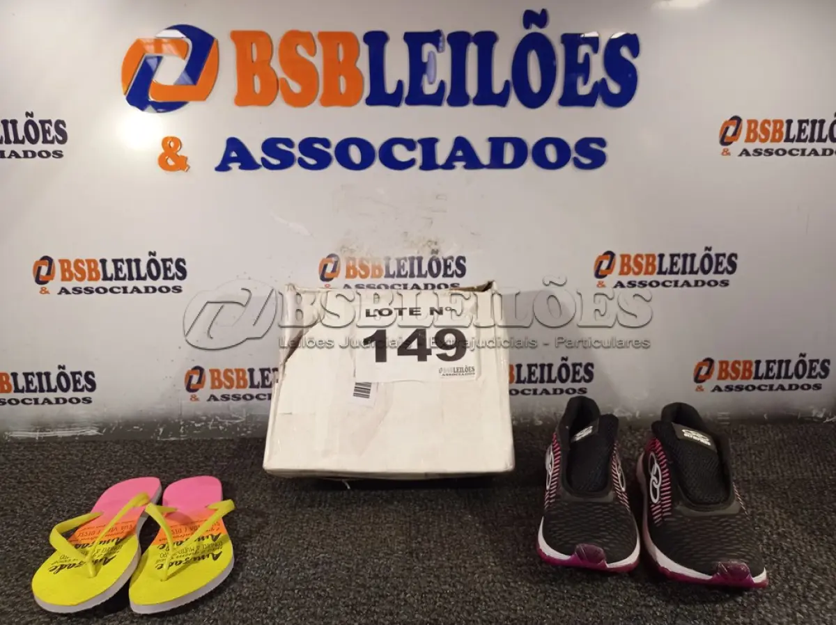 LOTE 149 - 03 – PARES DE CALÇADOS FEMININOS Nº 36 (NO ESTADO, NÃO SABEMOS SE FUNCIONA. LEILÃO NÃO TEM GARANTIA E NEM DEVOLUÇÃO, SUJEITO A POSSÍVEIS AVARIAS VISÍVEIS/OCULTAS E/OU AUSÊNCIA DE COMPONENTES)