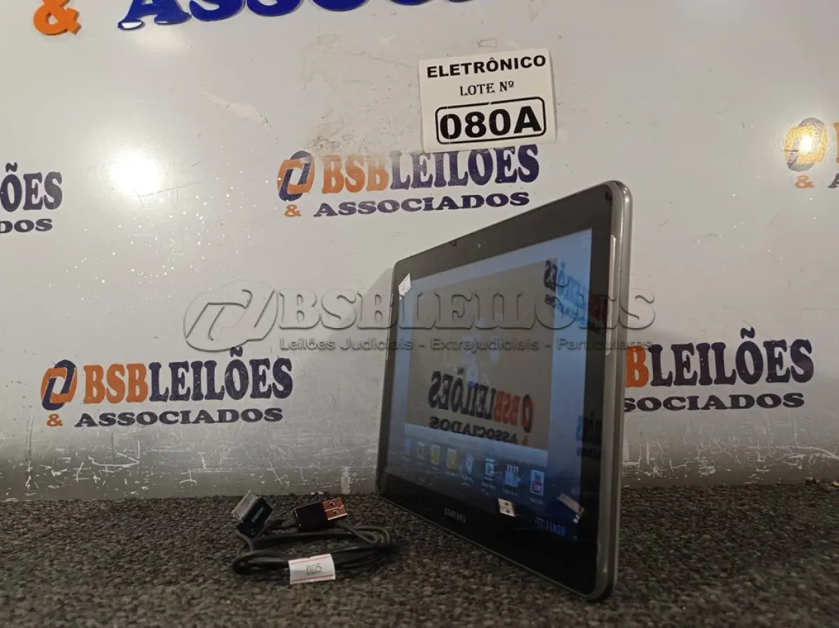 LOTE 080 - 01 TABLETE SAMSUNG TAB 2  16GB, WIFI, MODELO GT-P5110 (NO ESTADO, NÃO SABEMOS SE FUNCIONA. LEILÃO NÃO TEM GARANTIA E NEM DEVOLUÇÃO, SUJEITO A POSSÍVEIS AVARIAS VISÍVEIS/OCULTAS E/OU AUSÊNCIA DE COMPONENTES)