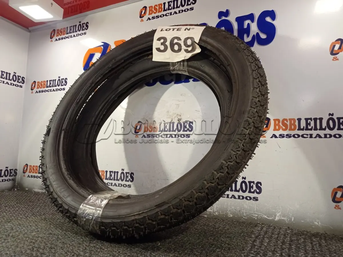 LOTE 369 - 02 - PNEUS MOTO (NO ESTADO, NÃO SABEMOS SE FUNCIONA. LEILÃO NÃO TEM GARANTIA E NEM DEVOLUÇÃO, SUJEITO A POSSÍVEIS AVARIAS VISÍVEIS/OCULTAS E/OU AUSÊNCIA DE COMPONENTES)
