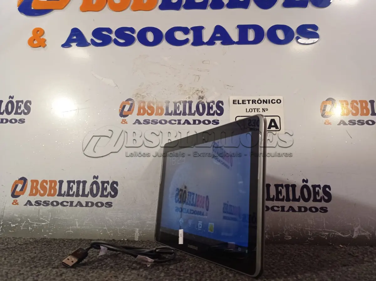 LOTE 060 - 01 TABLETE SAMSUNG TAB 2  16GB, WIFI, MODELO GT-P5110 (NO ESTADO, NÃO SABEMOS SE FUNCIONA. LEILÃO NÃO TEM GARANTIA E NEM DEVOLUÇÃO, SUJEITO A POSSÍVEIS AVARIAS VISÍVEIS/OCULTAS E/OU AUSÊNCIA DE COMPONENTES)