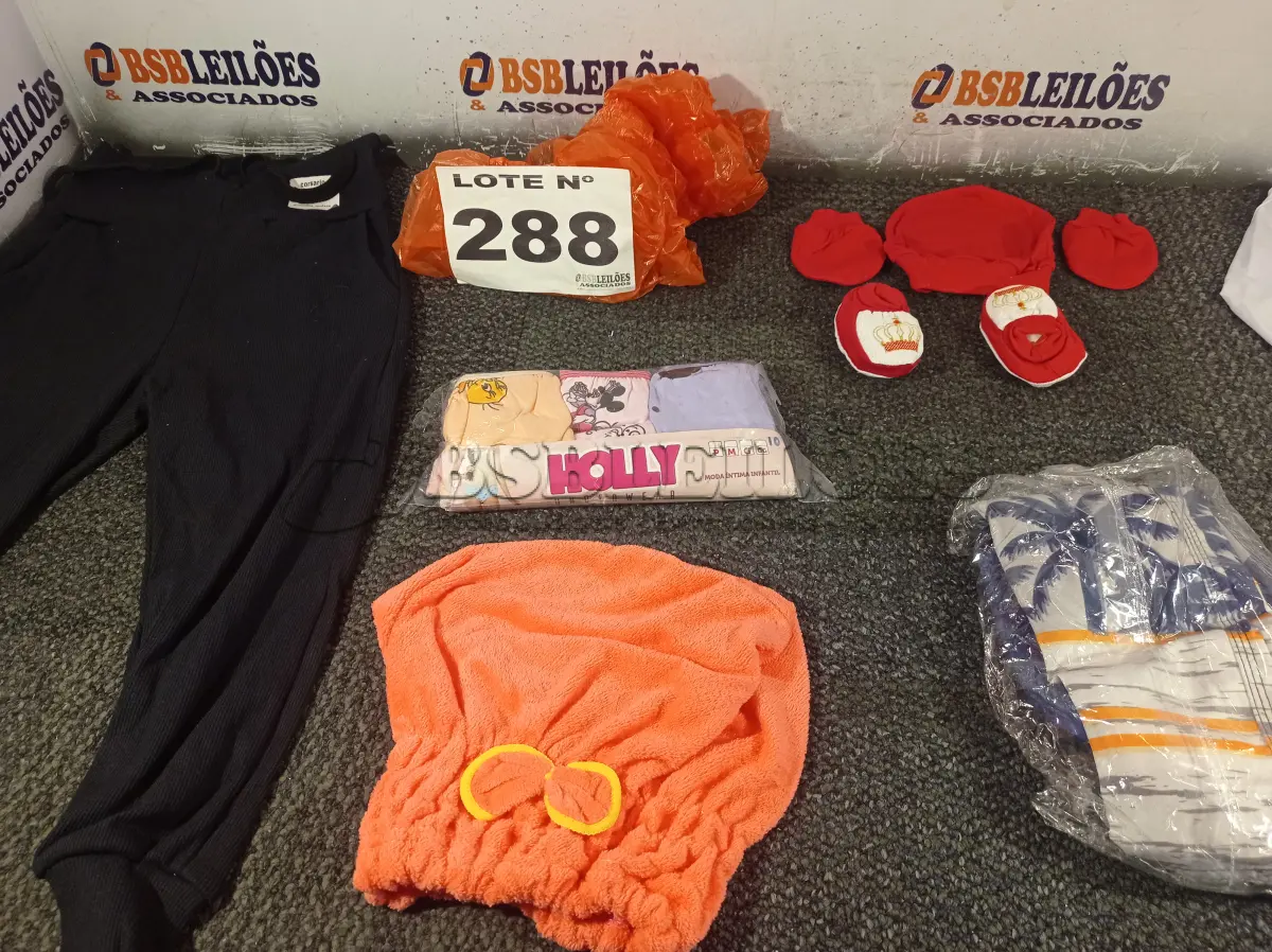 LOTE 288 - 12 – PEÇAS DE ROUPAS INFANTIL DIVERSAS (NO ESTADO, NÃO SABEMOS SE FUNCIONA. LEILÃO NÃO TEM GARANTIA E NEM DEVOLUÇÃO, SUJEITO A POSSÍVEIS AVARIAS VISÍVEIS/OCULTAS E/OU AUSÊNCIA DE COMPONENTES)