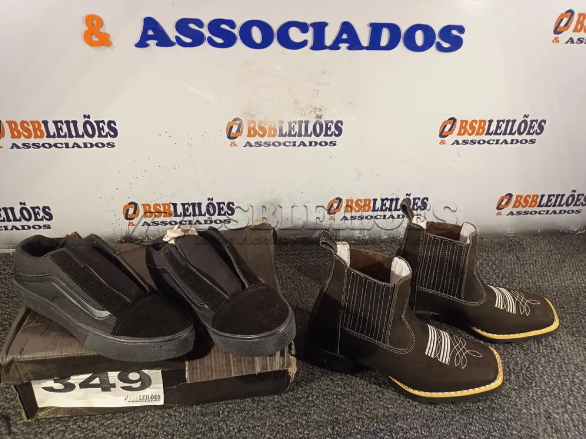 LOTE 349 - 02 – PARES DE CALÇADOS Nº 36 (NO ESTADO, NÃO SABEMOS SE FUNCIONA. LEILÃO NÃO TEM GARANTIA E NEM DEVOLUÇÃO, SUJEITO A POSSÍVEIS AVARIAS VISÍVEIS/OCULTAS E/OU AUSÊNCIA DE COMPONENTES)