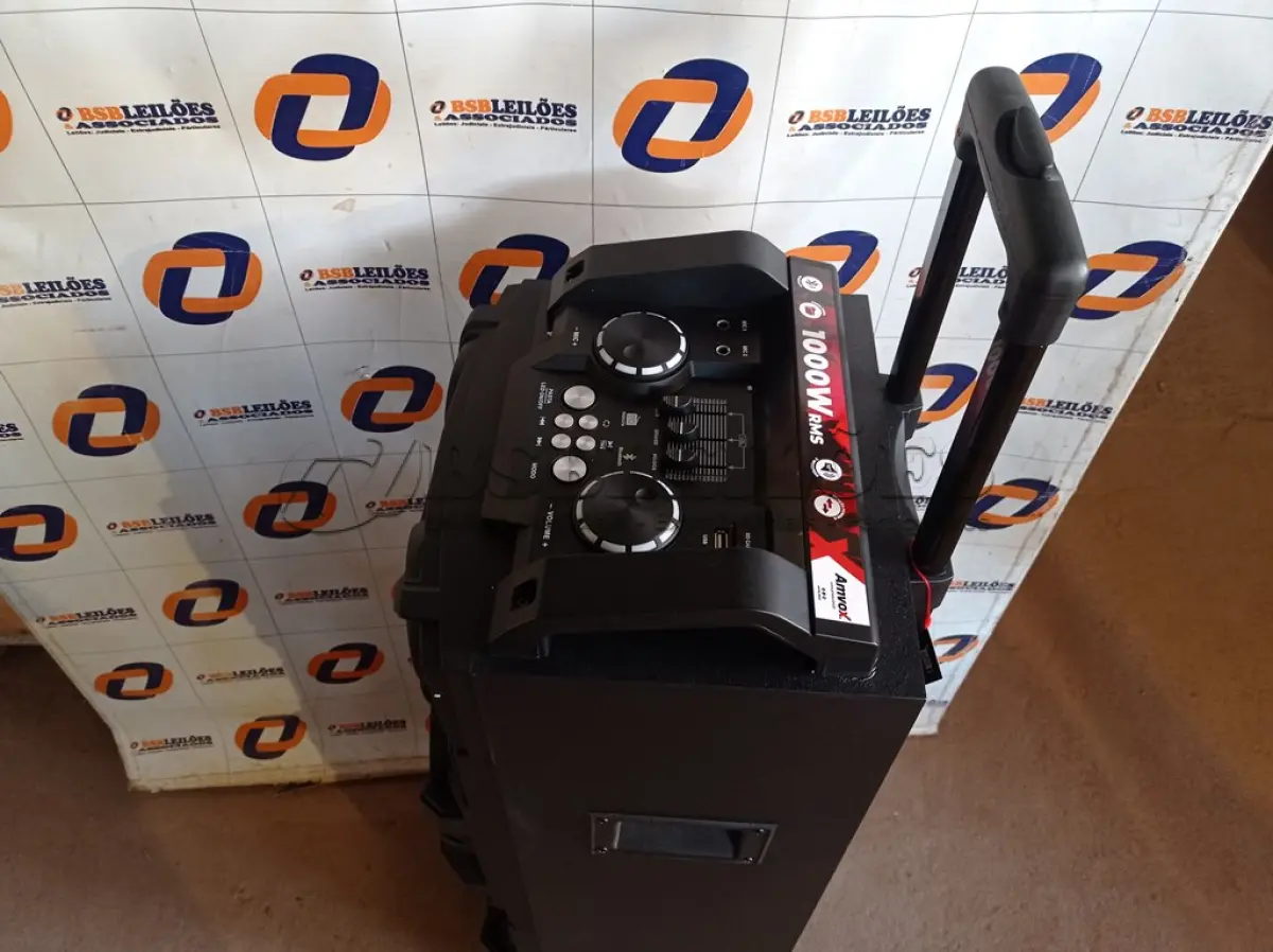 LOTE 395 - 01 - CAIXA AMPLIFICADA AMVOX ACA 1002 TROVÃO, BLUETOOTH, POTÊNCIA 1000W (NO ESTADO, NÃO SABEMOS SE FUNCIONA. LEILÃO NÃO TEM GARANTIA E NEM DEVOLUÇÃO, SUJEITO A POSSÍVEIS AVARIAS VISÍVEIS/OCULTAS E/OU AUSÊNCIA DE COMPONENTES)