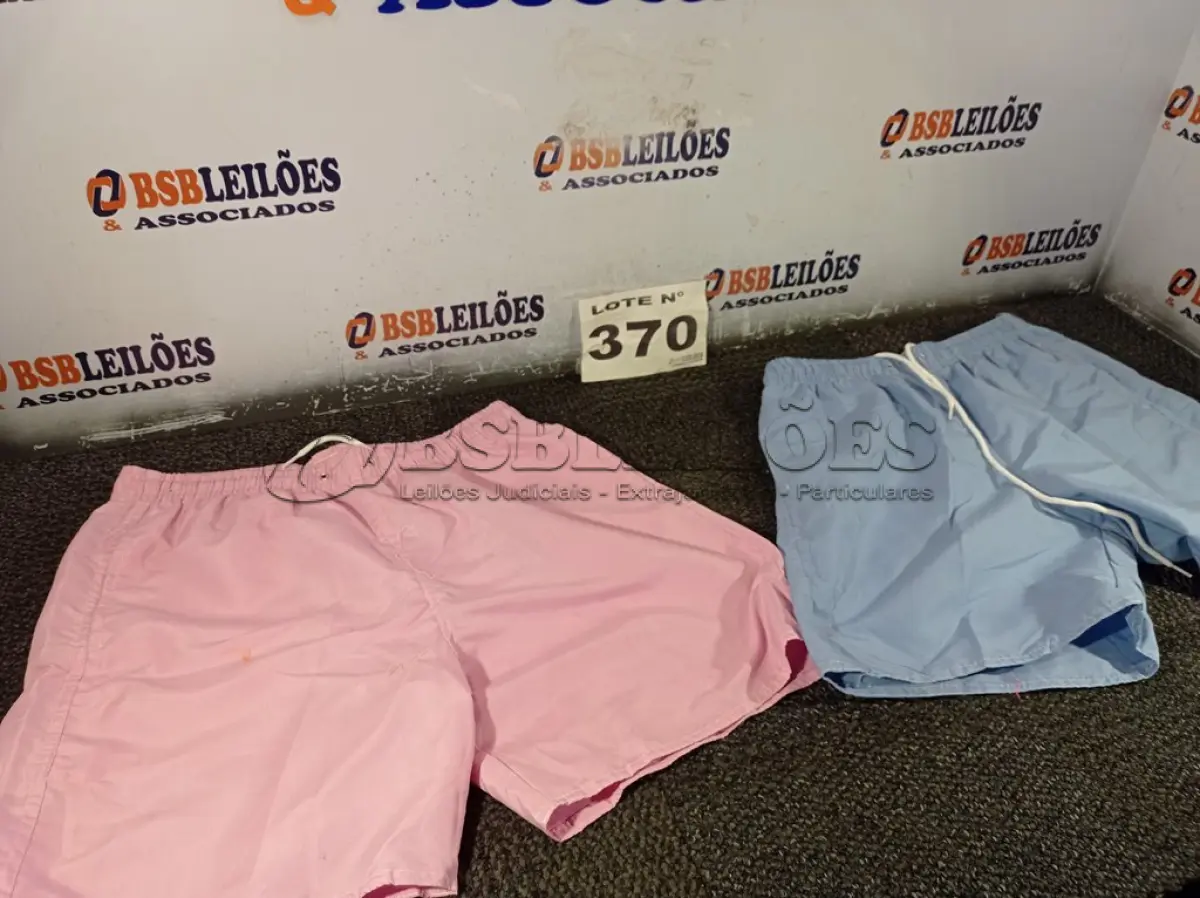 LOTE 370 - 05 – BERMUDAS MASCULINAS DIVERSAS (NO ESTADO, NÃO SABEMOS SE FUNCIONA. LEILÃO NÃO TEM GARANTIA E NEM DEVOLUÇÃO, SUJEITO A POSSÍVEIS AVARIAS VISÍVEIS/OCULTAS E/OU AUSÊNCIA DE COMPONENTES)