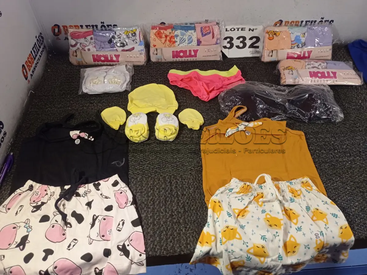 LOTE 332 - 31 – PEÇAS DE ROUPAS INFANTIL DIVERSAS (NO ESTADO, NÃO SABEMOS SE FUNCIONA. LEILÃO NÃO TEM GARANTIA E NEM DEVOLUÇÃO, SUJEITO A POSSÍVEIS AVARIAS VISÍVEIS/OCULTAS E/OU AUSÊNCIA DE COMPONENTES)