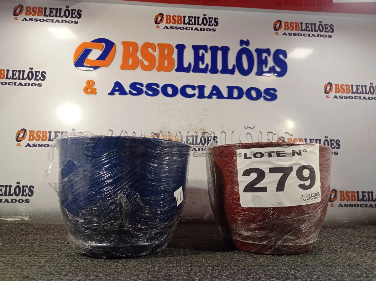LOTE 279 - 02 - VASOS DE PLANTAS (NO ESTADO, NÃO SABEMOS SE FUNCIONA. LEILÃO NÃO TEM GARANTIA E NEM DEVOLUÇÃO, SUJEITO A POSSÍVEIS AVARIAS VISÍVEIS/OCULTAS E/OU AUSÊNCIA DE COMPONENTES)