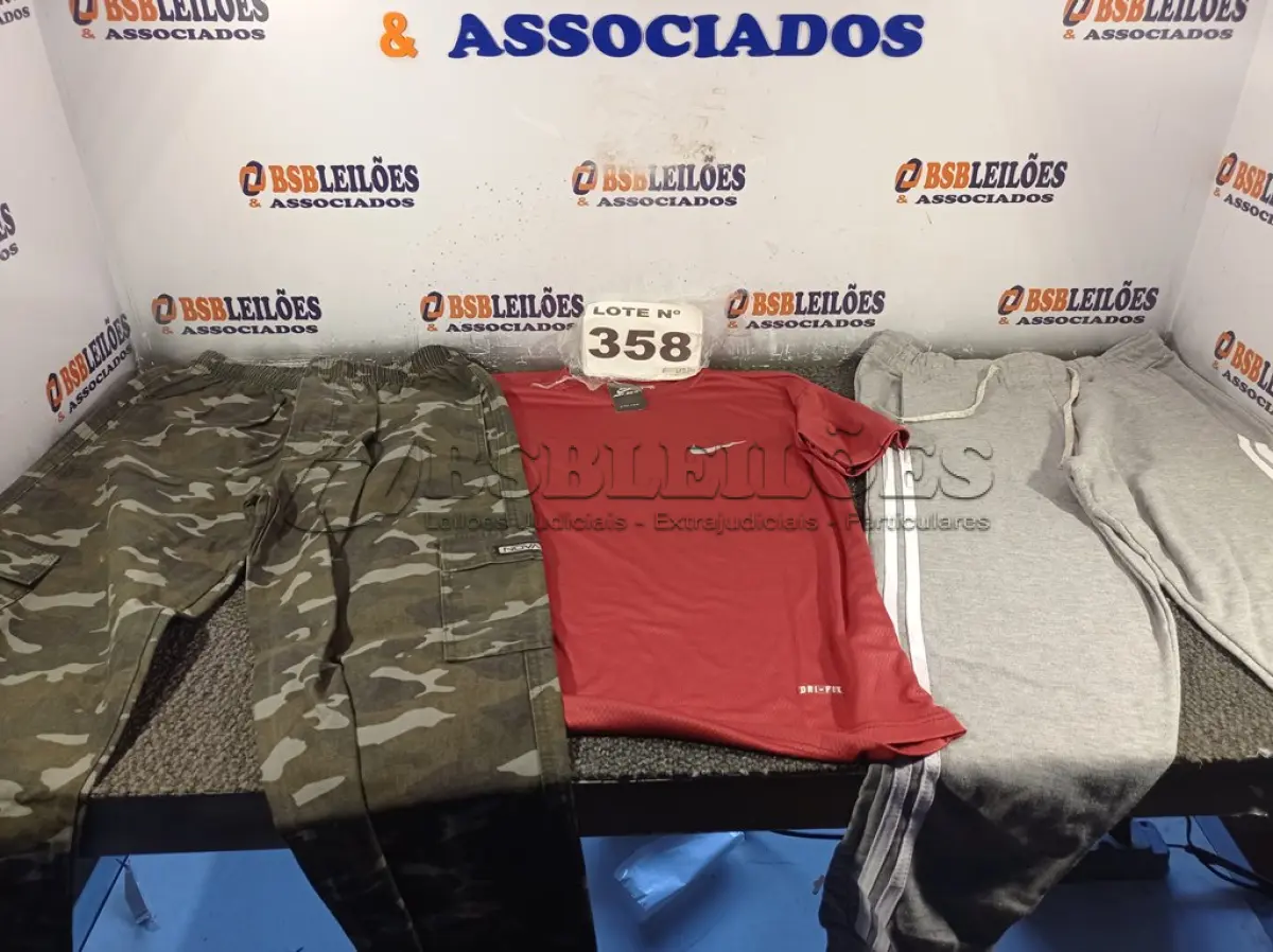 LOTE 358 - 08 – PEÇAS DE ROUPAS MASCULINAS (NO ESTADO, NÃO SABEMOS SE FUNCIONA. LEILÃO NÃO TEM GARANTIA E NEM DEVOLUÇÃO, SUJEITO A POSSÍVEIS AVARIAS VISÍVEIS/OCULTAS E/OU AUSÊNCIA DE COMPONENTES)