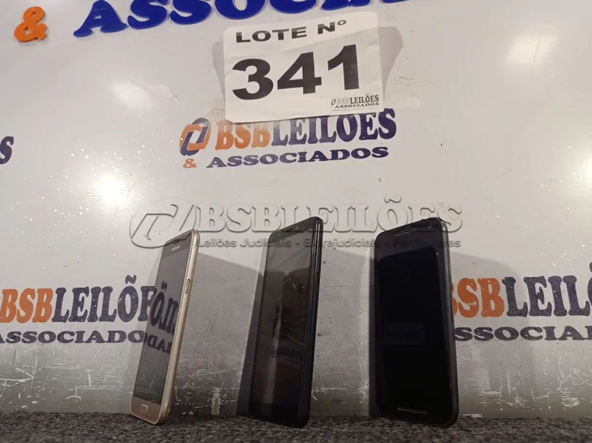LOTE 341 - 03 – APARELHOS CELULARES DIVERSOS (NO ESTADO, NÃO SABEMOS SE FUNCIONA. LEILÃO NÃO TEM GARANTIA E NEM DEVOLUÇÃO, SUJEITO A POSSÍVEIS AVARIAS VISÍVEIS/OCULTAS E/OU AUSÊNCIA DE COMPONENTES)