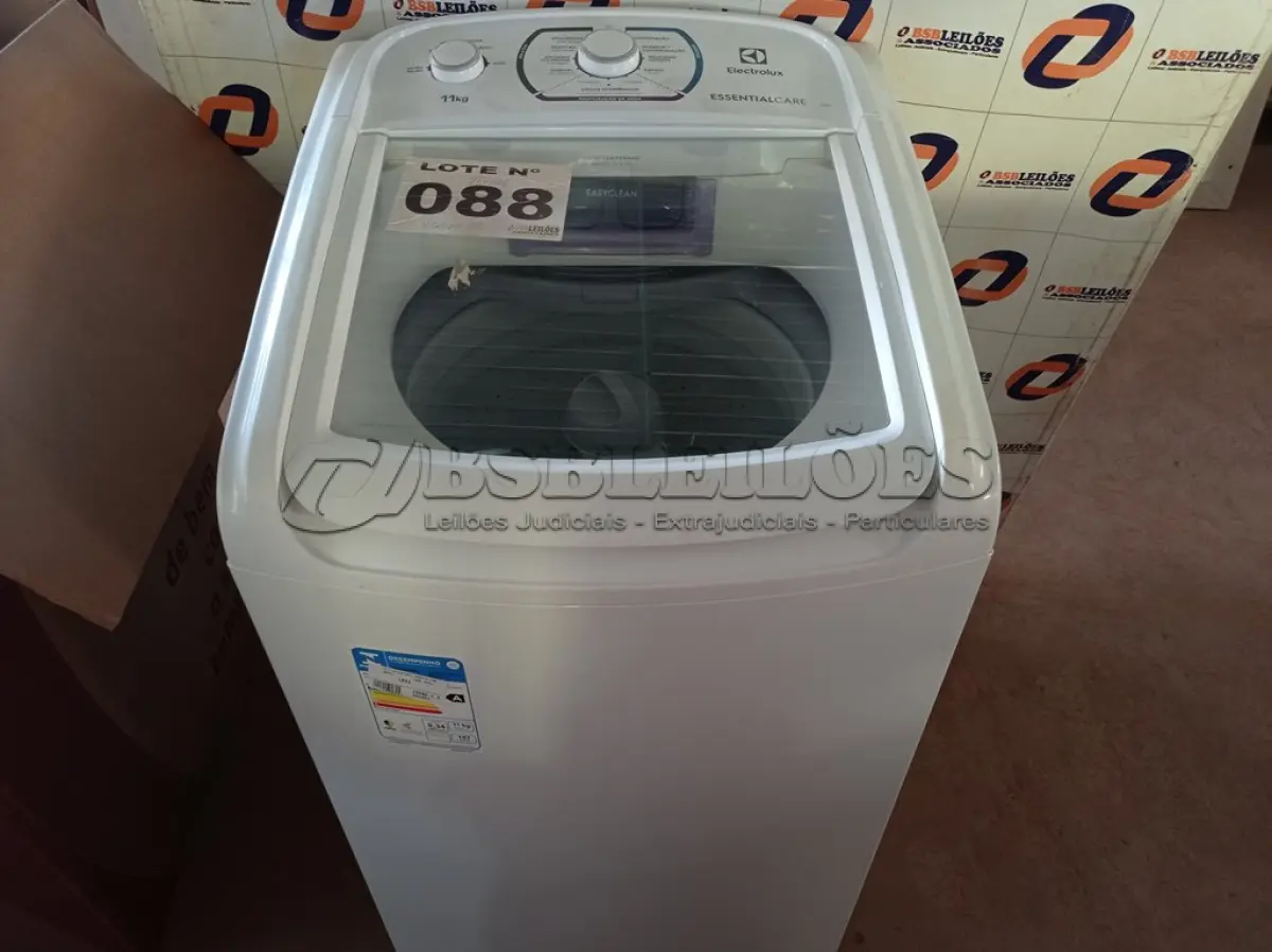 LOTE 088 - 01 LAVADORA DE ROUPAS ELECTROLUX ESSENCIAL CARE LES11 - 11KG 220 VOLTS (NO ESTADO, NÃO SABEMOS SE FUNCIONA. LEILÃO NÃO TEM GARANTIA E NEM DEVOLUÇÃO, SUJEITO A POSSÍVEIS AVARIAS VISÍVEIS/OCULTAS E/OU AUSÊNCIA DE COMPONENTES)