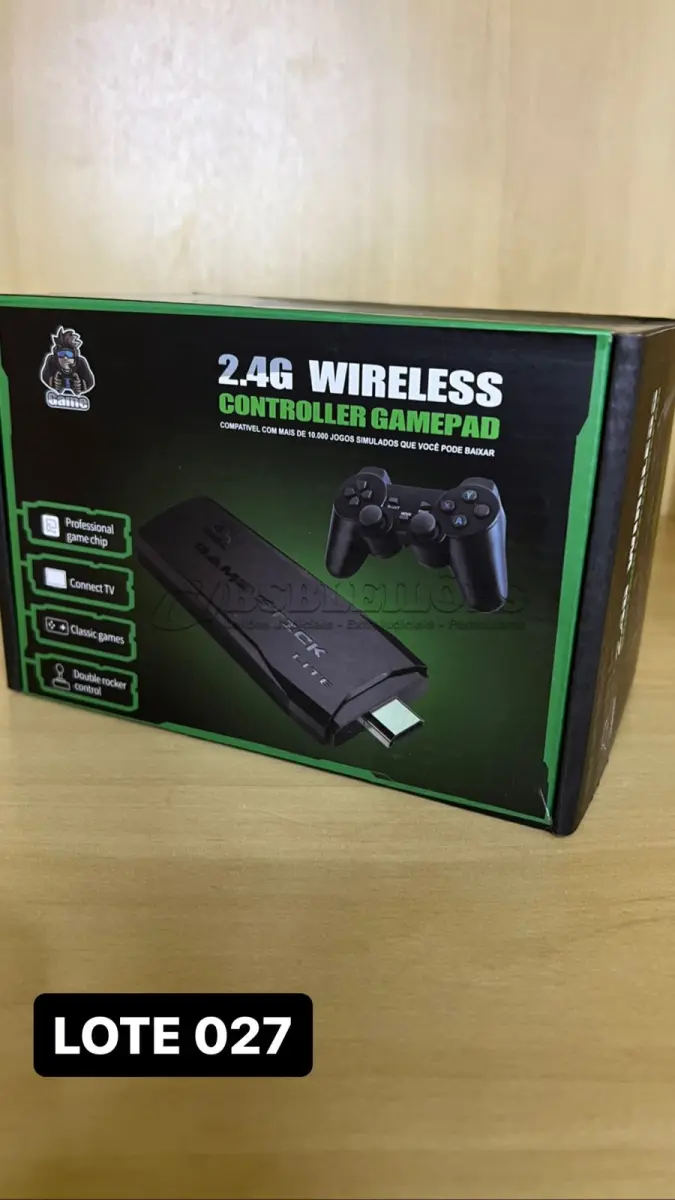 LOTE 027 - 01 VIDEOGAME STICKER COM 2 CONTROLES E CENTENAS DE JOGOS EMBUTIDOS(NO ESTADO)