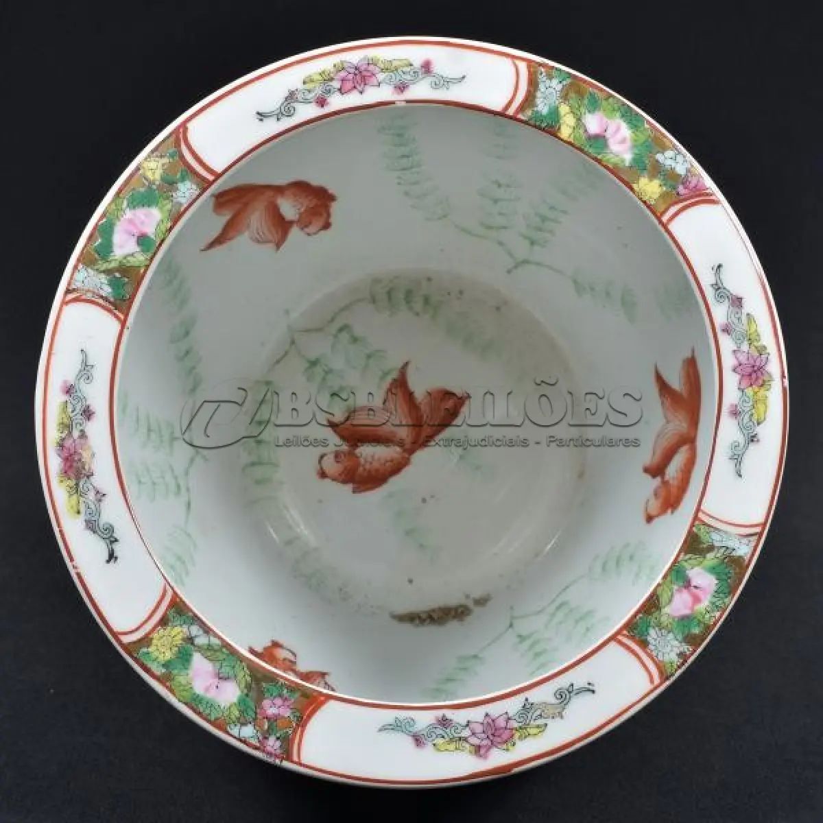 LOTE 198 - VAZO DE PORCELANA CHINESA.ALTURA 20 CM E  26 CM DIÂMETRO (NO ESTADO)