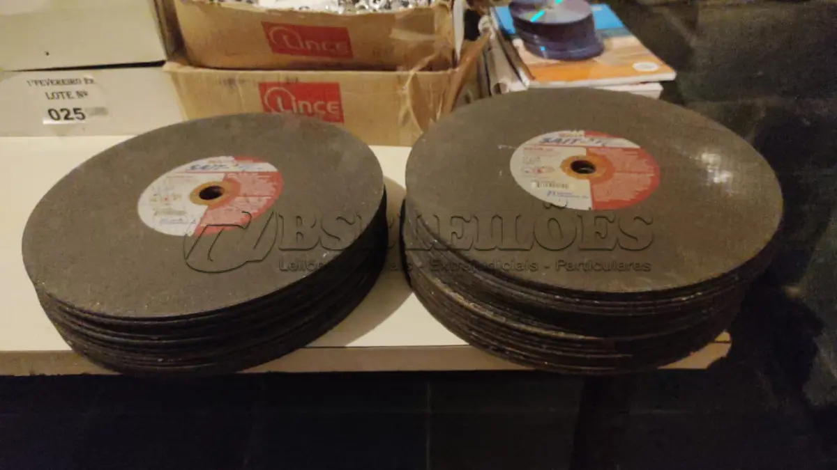 LOTE 410 - LOTE COM 36 DISCOS DE POLICORTES (NO ESTADO)