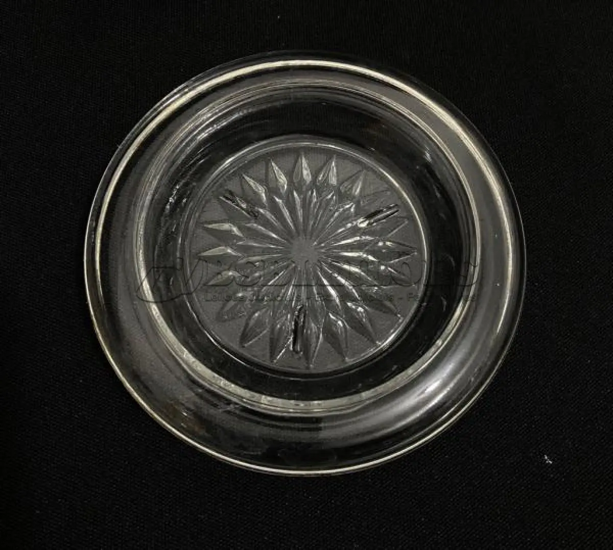 LOTE 237 - LINDOS PORTA-COPOS EM CRISTAL, IMPORTADOS ITÁLIA OBS: 2 ESTÃO COM MÍNIMOS BICADOS). 2 X 10CM (NO ESTADO)