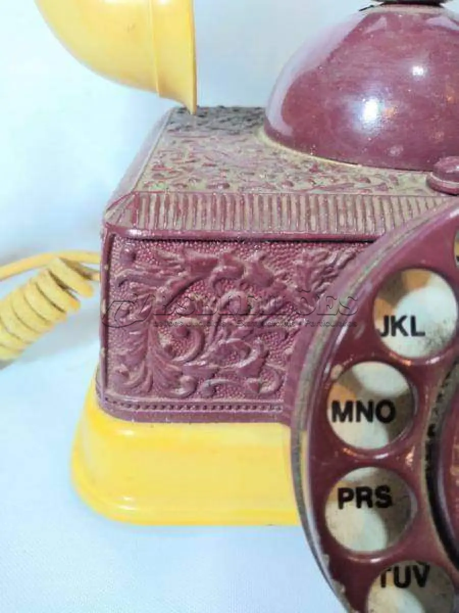 LOTE 340 - ANTIGO TELEFONE DE MESA ITALIANO, DÉCADA DE 30,  EM METAL ESMALTADO, COM GUARNIÇÕES EM RESINA,  24X28 CM. (NO ESTADO)