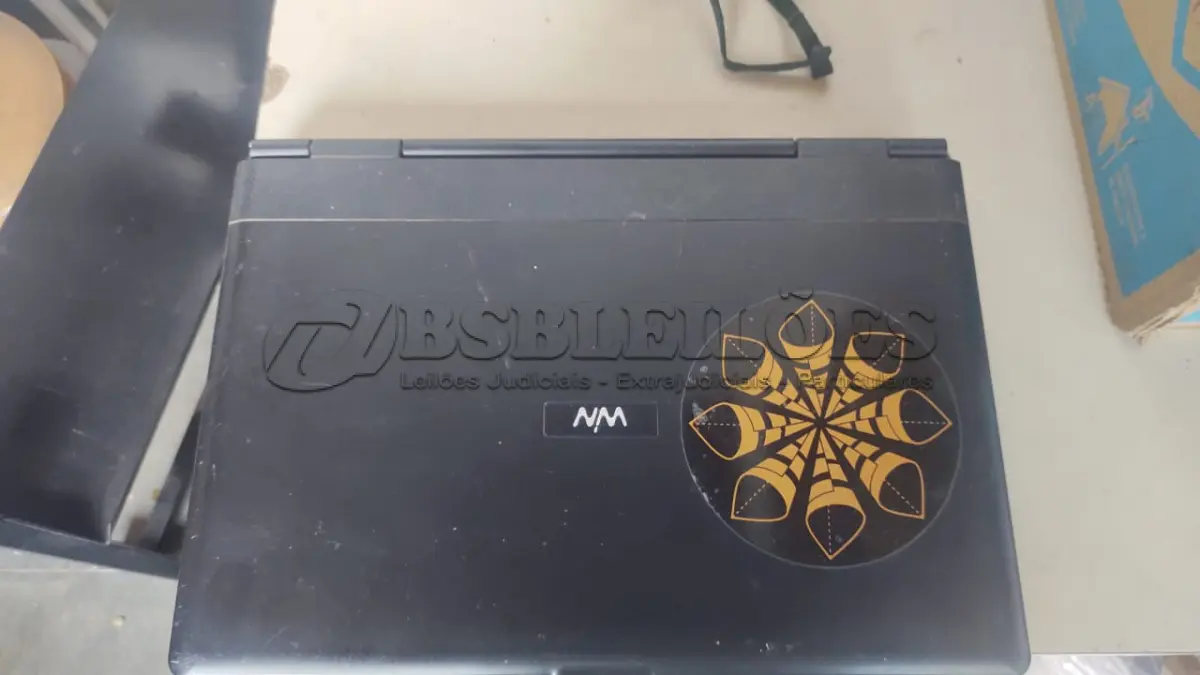 LOTE 358 - NOTEBOOK COM PROBLEMA NA TELA, COMPLETO (NO ESTADO)