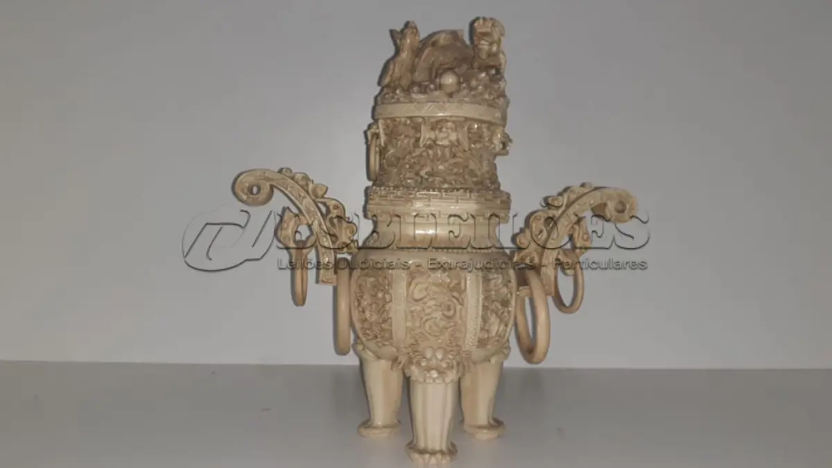 LOTE 261 - ARTE ORIENTAL - ESCULTURA DRAGÃO FEITO EM OSSO  PEÇA MUITO RARA DE ANOS 50, 30 CM ALTURA 30 DE COMPRIMENTO (NO ESTADO)