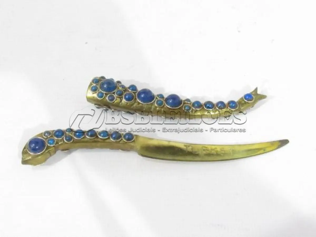 LOTE 220 - DOIS PUNHAIS EM BRONZE,18CM (FALTAM ALGUMAS PEDRAS) (NO ESTADO)