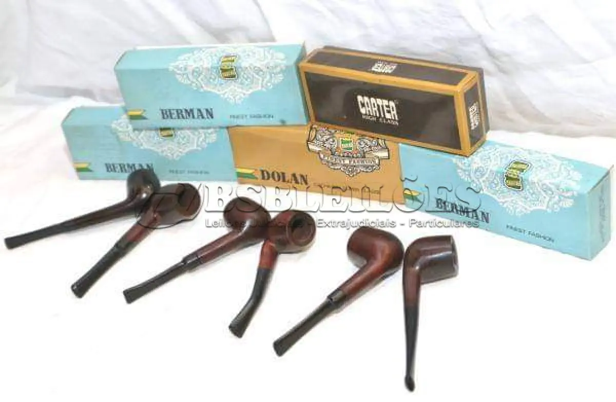 LOTE 277 - LOTE COM 6 RAROS CACHIMBOS SÉCULO XX. (JCI, CARTER) -  EM MADEIRA COM A PITEIRA EM BAQUELITE, À SABER: 4 (QUATRO) CACHIMBOS JCI (J. CARNEIRO & IRMÃOS),  EM EXCELENTE ESTADO DE CONSERVAÇÃO. (NO ESTADO)
