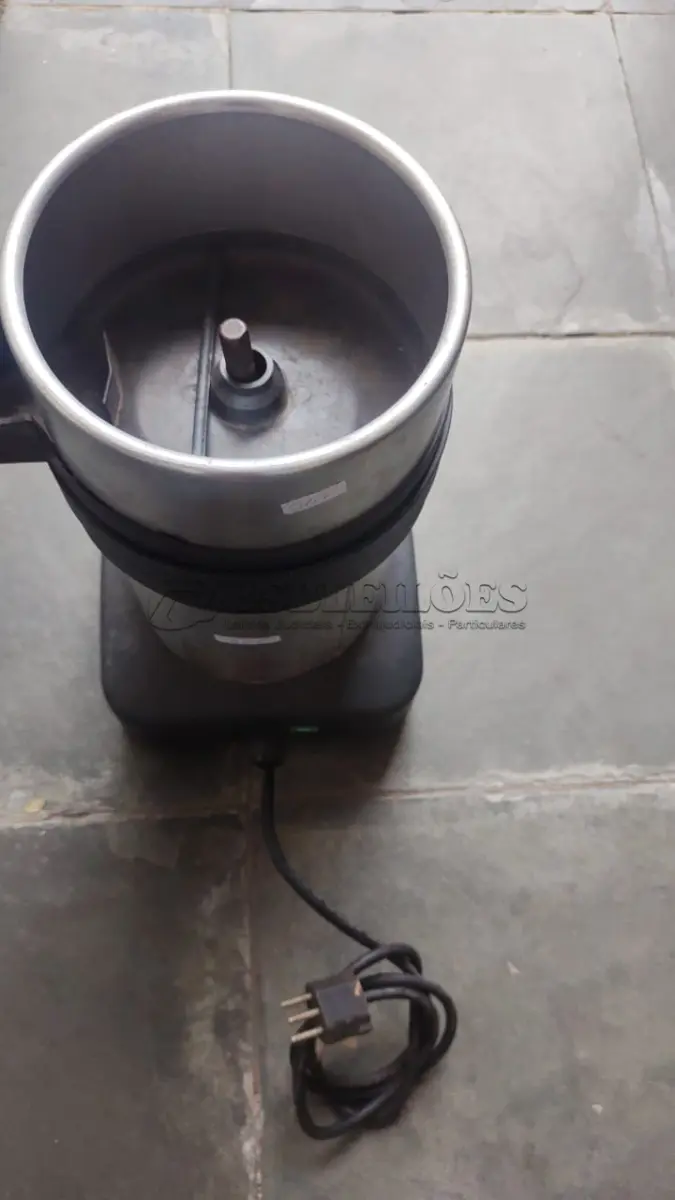 LOTE 360 - ESPREMEDOR DE LARANJA INDUSTRIAL SKYMSEN FUNCIONANDO PERFEITAMENTE SEM OS ACESSÓRIOS (NO ESTADO)