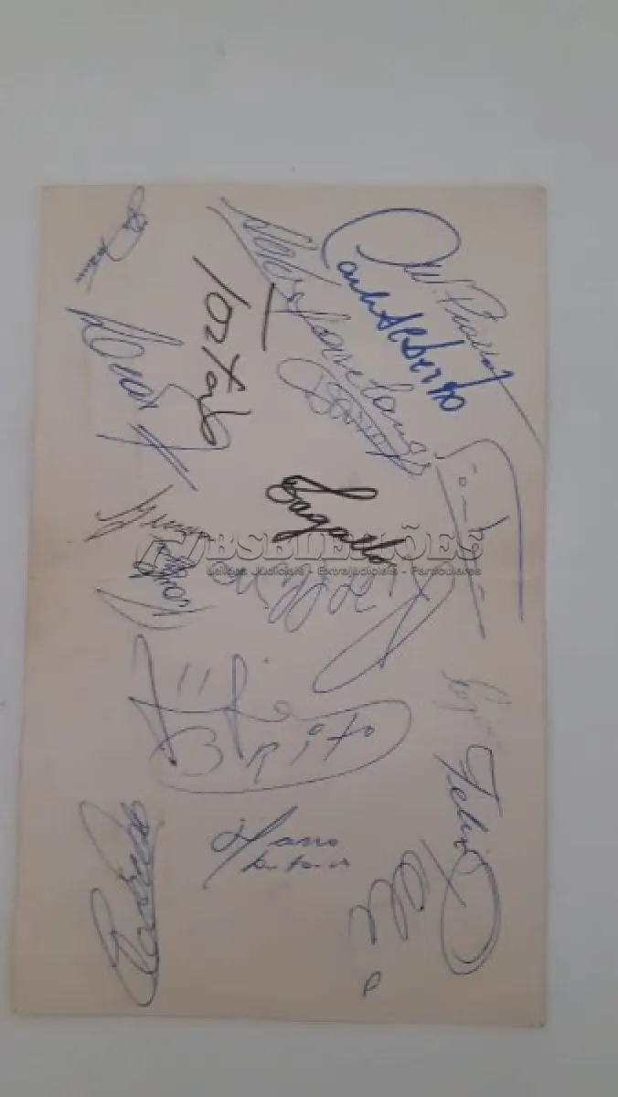 LOTE 230 - RARÍSSIMO E ÚNICO CARDÁPIO DA SELEÇÃO BRASILEIRA DE 1970, AUTOGRAFADO EM EVENTO REALIZADO NO RIO DE JANEIRO, FOI ESCOLHIDO PELA SELEÇÃO BRASILEIRO P MELHOR GARÇOM DA NOITE E DERA PRA ELE ESSA RELÍQUIA 13CM DE  LARGURA, ALTURA 23CM (NO ESTADO)