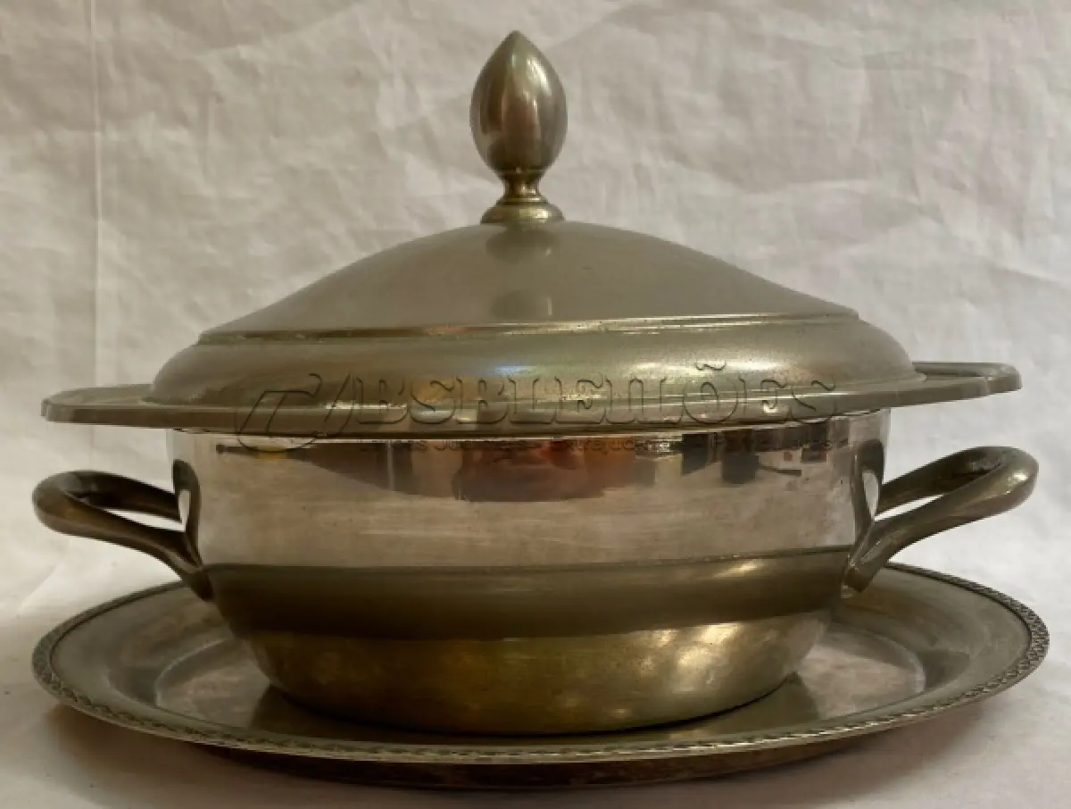 LOTE 339 - 1 SOPEIRA EM METAL ESPESSURADO A PRATA. (NO ESTADO)