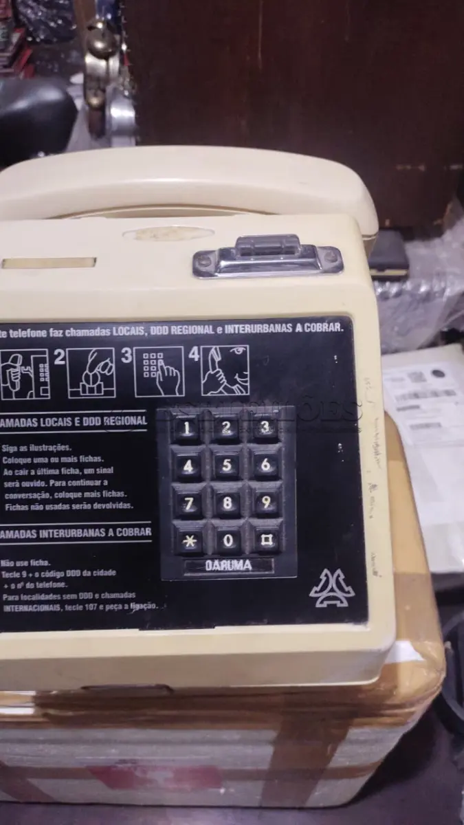 LOTE 266 - ANTIGO TELEFONE ORELHÃO DE FICHA DARUMA COMPLETO VAI COM  FICHAS TELEFÔNICAS ORIGINAIS.(NO ESTADO)