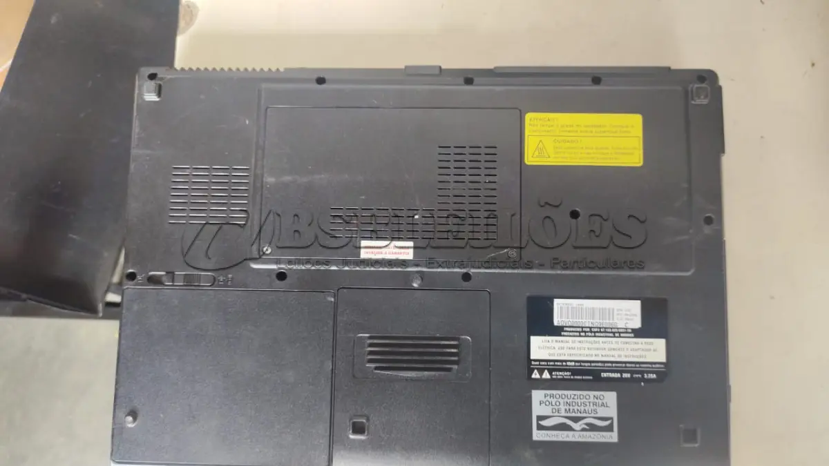LOTE 358 - NOTEBOOK COM PROBLEMA NA TELA, COMPLETO (NO ESTADO)