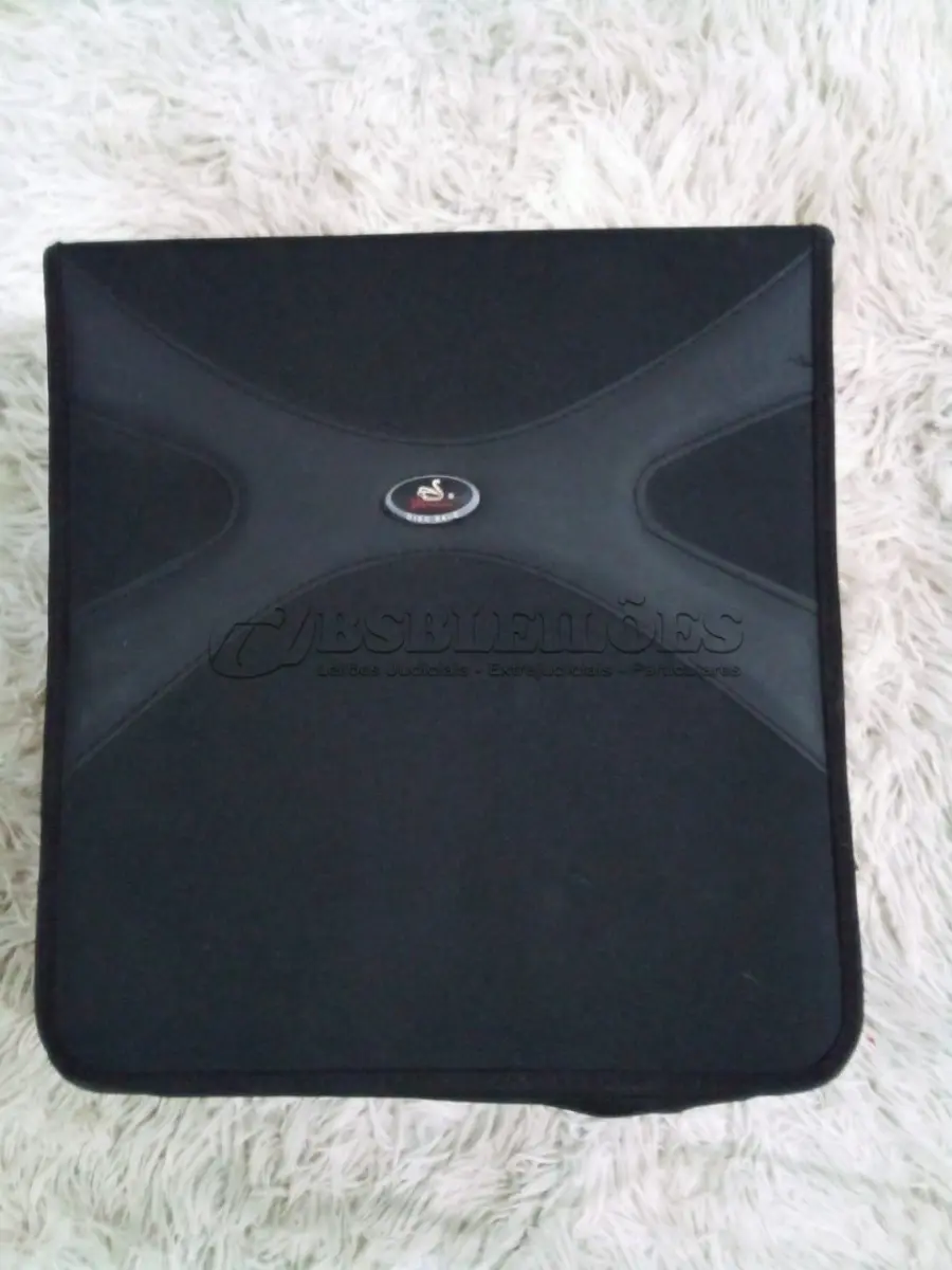 LOTE 308 - CASE PORTA CDS, CAPA DURA, EM TECIDO PARA 520 CDS/DVDS (NO ESTADO)