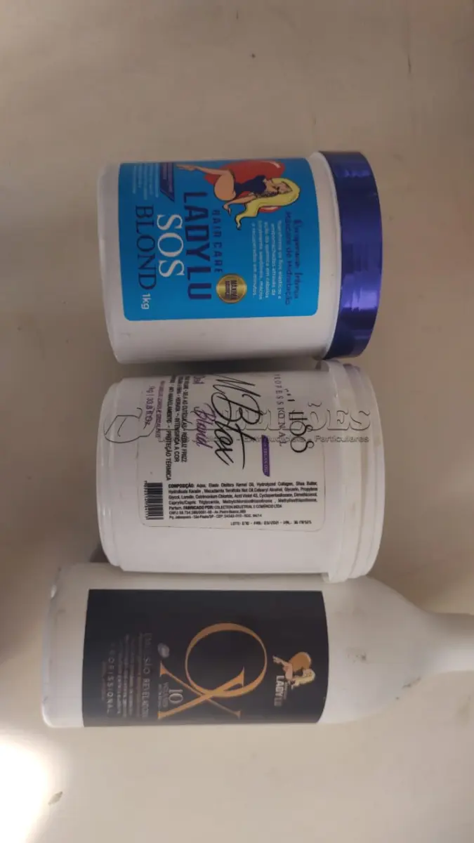 LOTE 374 - KIT PRA SALÃO MARCAS CONHECIDA EM SP E RIO DE JANEIRO KIT DESSE VALE MAIS DE 300 REAIS. (NO ESTADO)