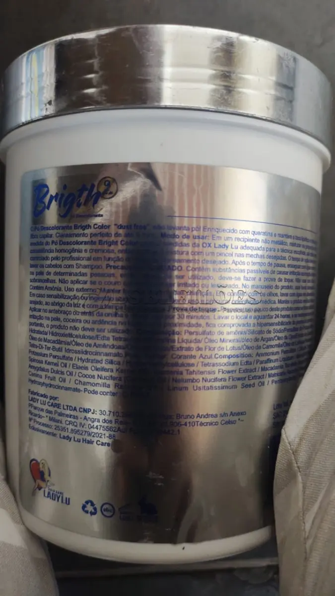 LOTE 321 - PRODUTOS PARA SALÃO PÓ DESCOLORANTE PRODUTOS DENTRO DA VALIDADE LOTE COM 5 UNIDADE CADA POTE CUSTA NO MERCADO 120,00 PRODUTOS DE ALTO PADRÃO MARCA CONHECIDA EM SP E RIO DE JANEIRO (NO ESTADO)