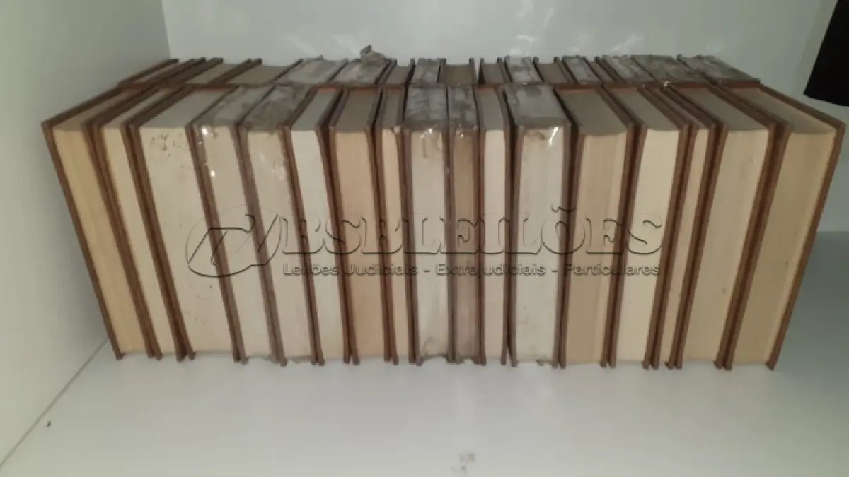 LOTE 606 - COLEÇÃO OS IMORTAIS DA LITERATURA UNIVERSAL 34 VOLUMES (NO ESTADO)