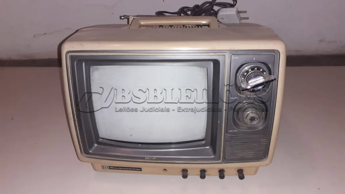 LOTE 468 - TV ANTIGA DÉCADA DE 80 LIGANDO PERFEITAMENTE ATE O MOMENTO SEM GARANTIA FUTURAS (NO ESTADO)