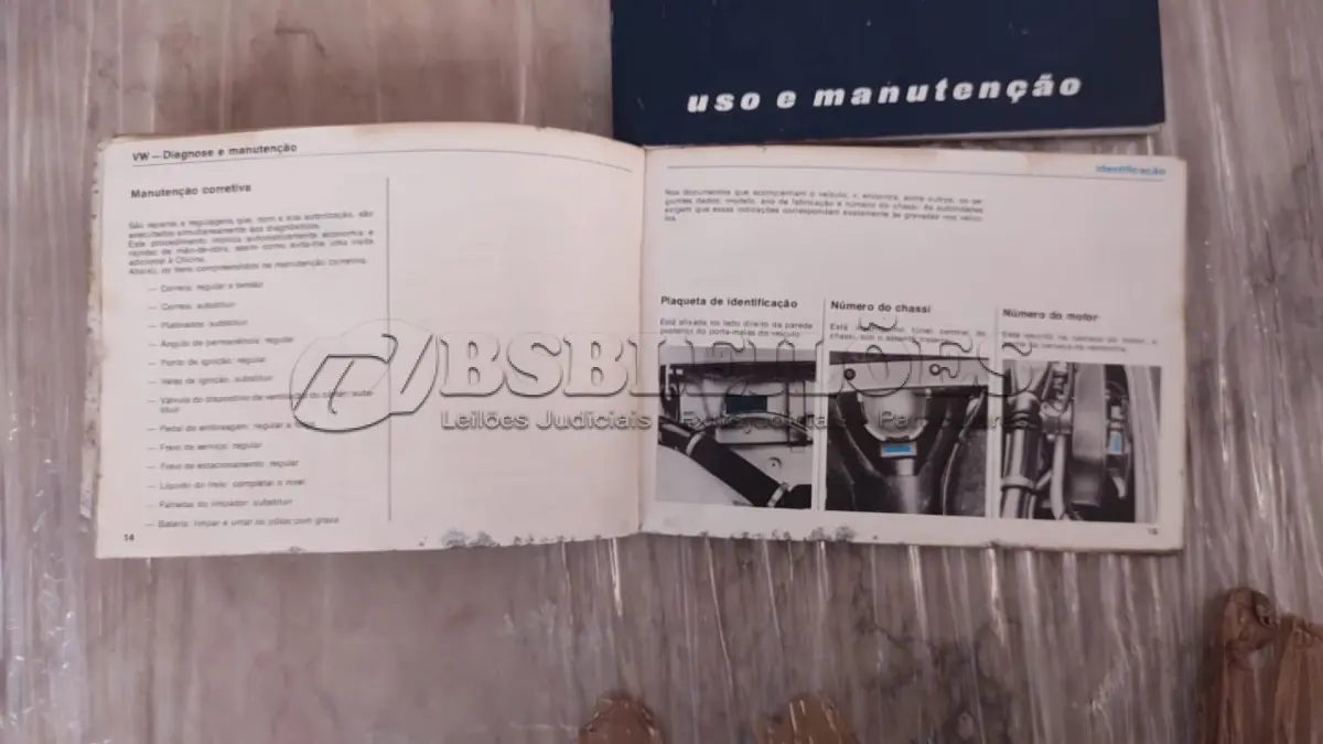 LOTE 608 - MANUAL DO PROPRIETÁRIO BRASÍLIA 1975 + BRINDE (NO ESTADO)