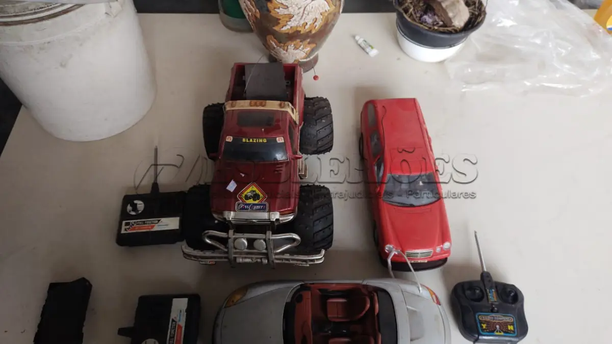 LOTE 444 - CARRINHOS CONTROLES REMOTO (NO ESTADO)